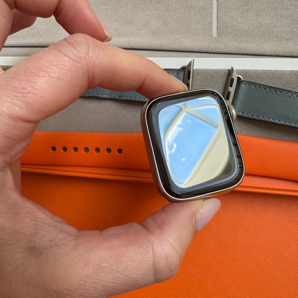 Hermès Series 7 Apple Watch, GPS & Cellular, 41mm Size w/ Original Hermès Bands - Picture 7 of 15